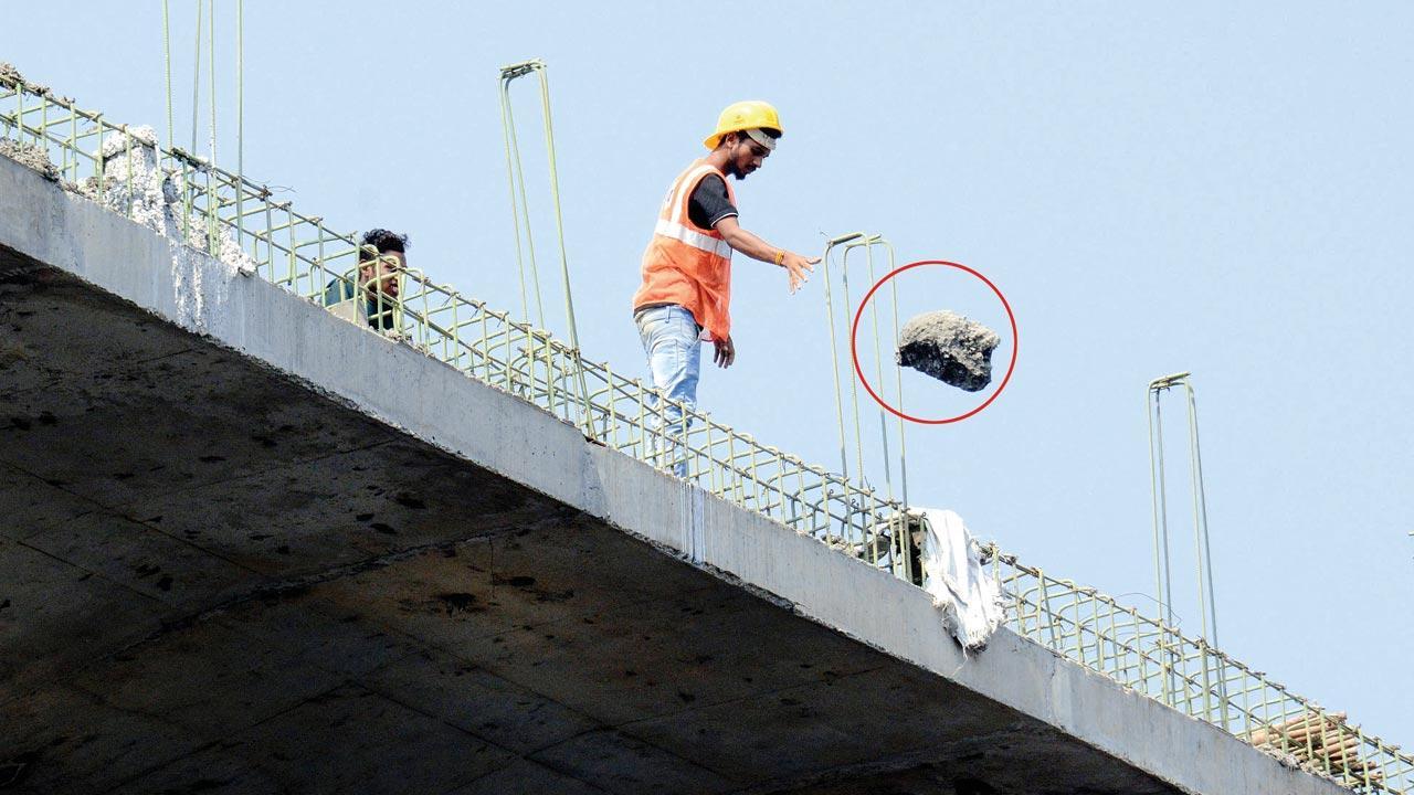 Mumbai: Ulhas river bridge workers brazenly violate pollution laws, caught dumping debris into it