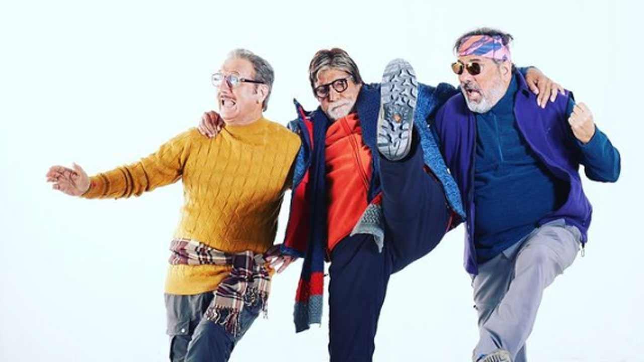 Amitabh Bachchan shares a candid picture with his 'Uunchai' co-stars