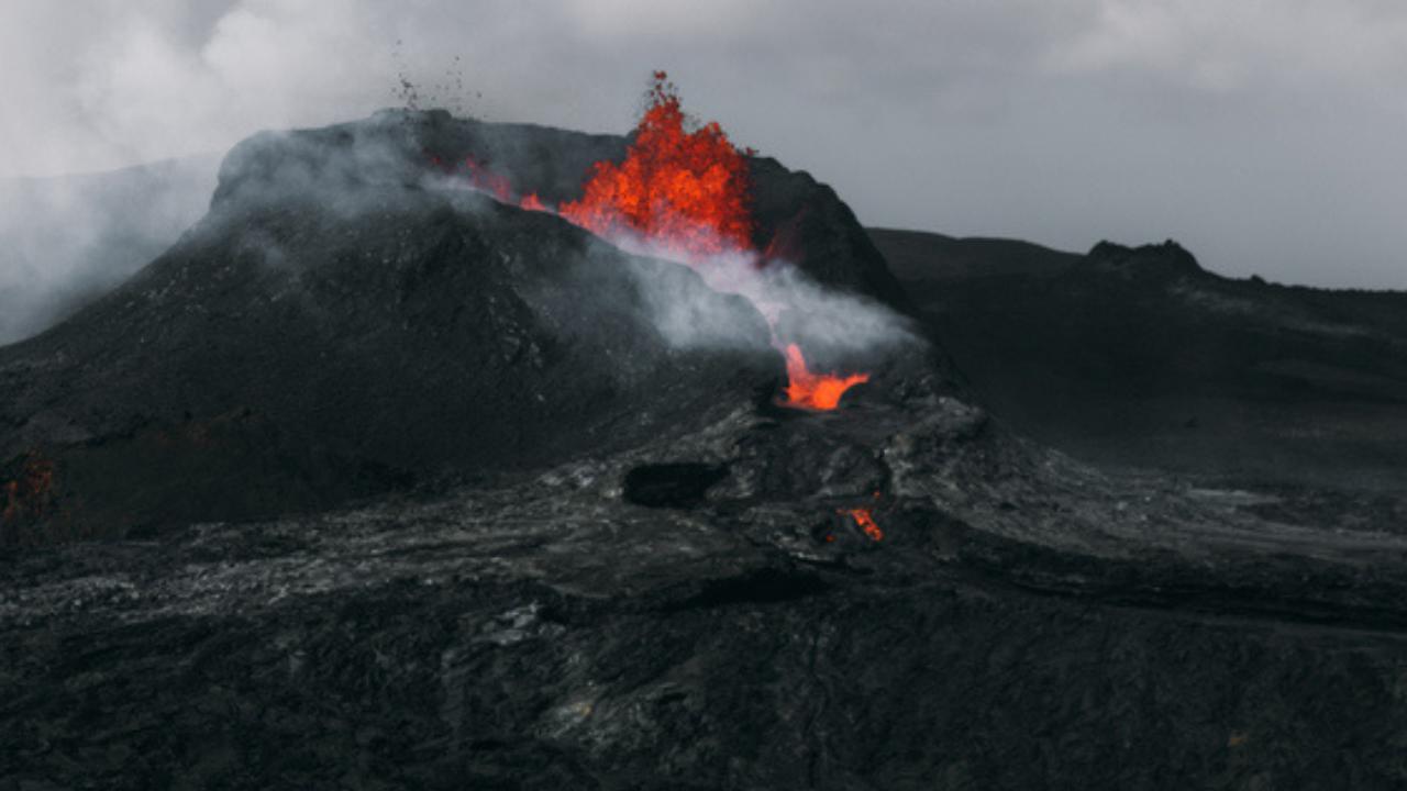 Flood-basalt volcanic eruptions might warm climate, destroy ozone layer: NASA