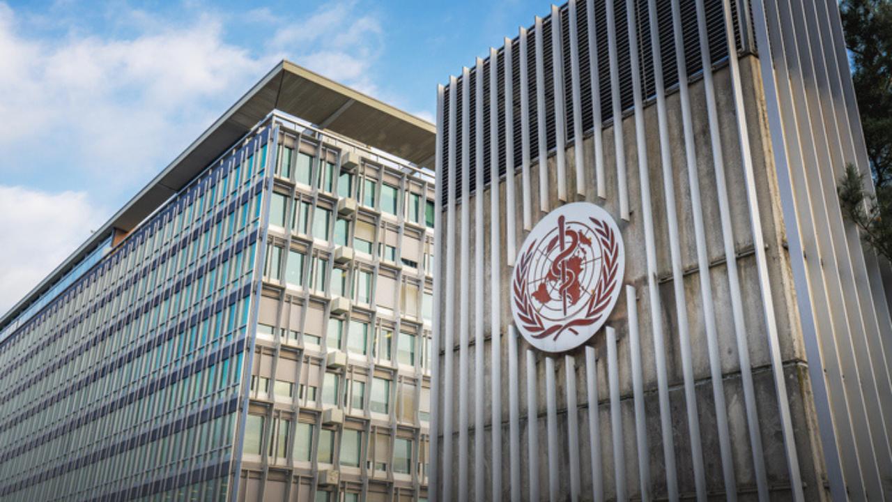 WHO calls on countries to bridge gaps in regulating alcohol marketing in new report