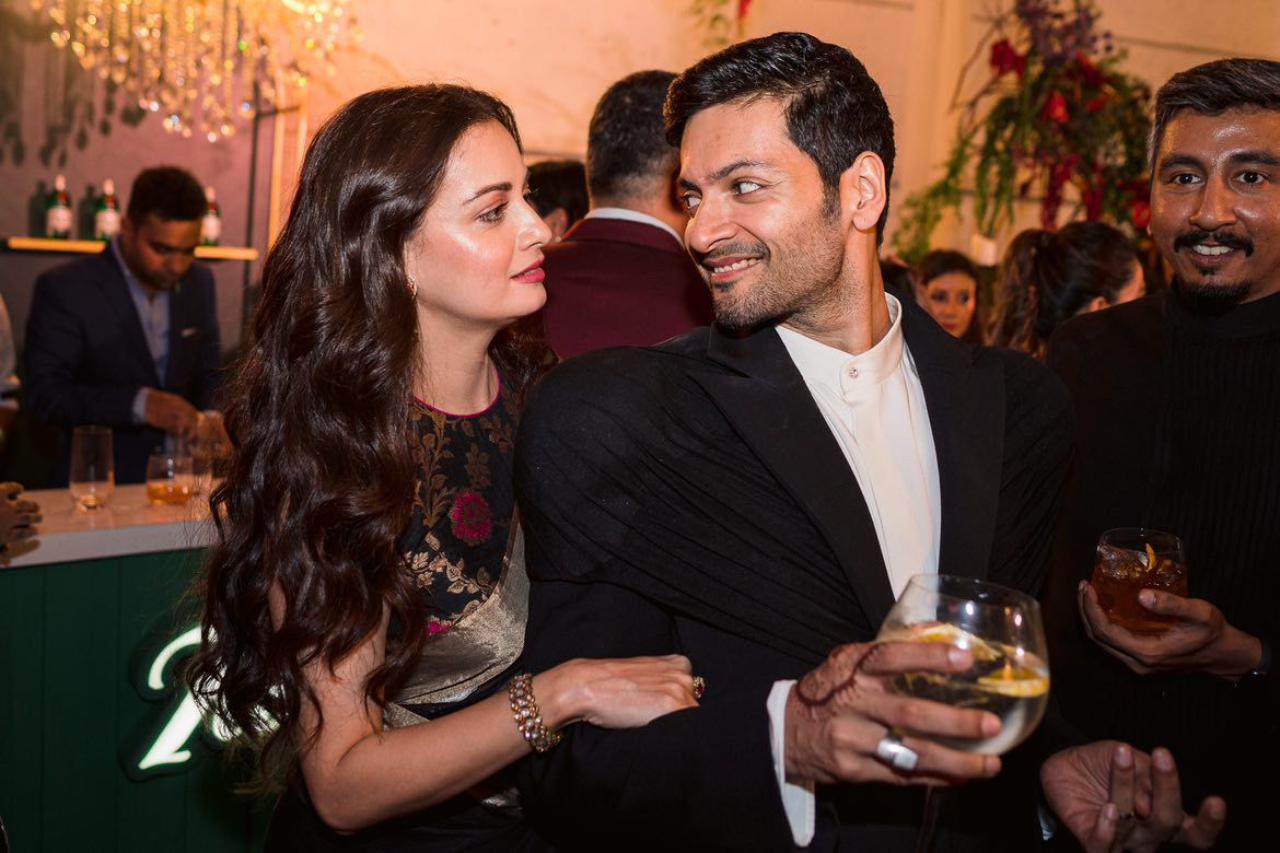We wonder what conversation was brewing between Dia Mirza and Ali Fazal when this picture was taken