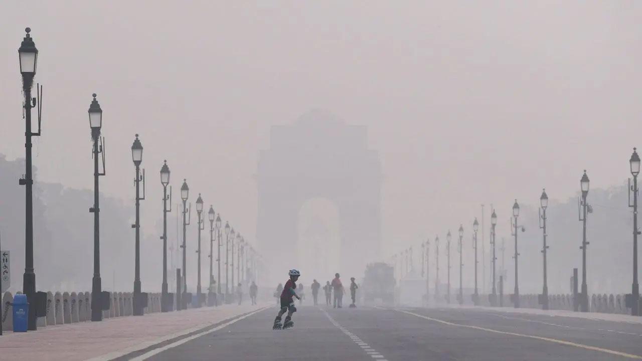 Delhi: Quality of air recorded at 326 in AQI meter, to deteriorate further, says forecast
