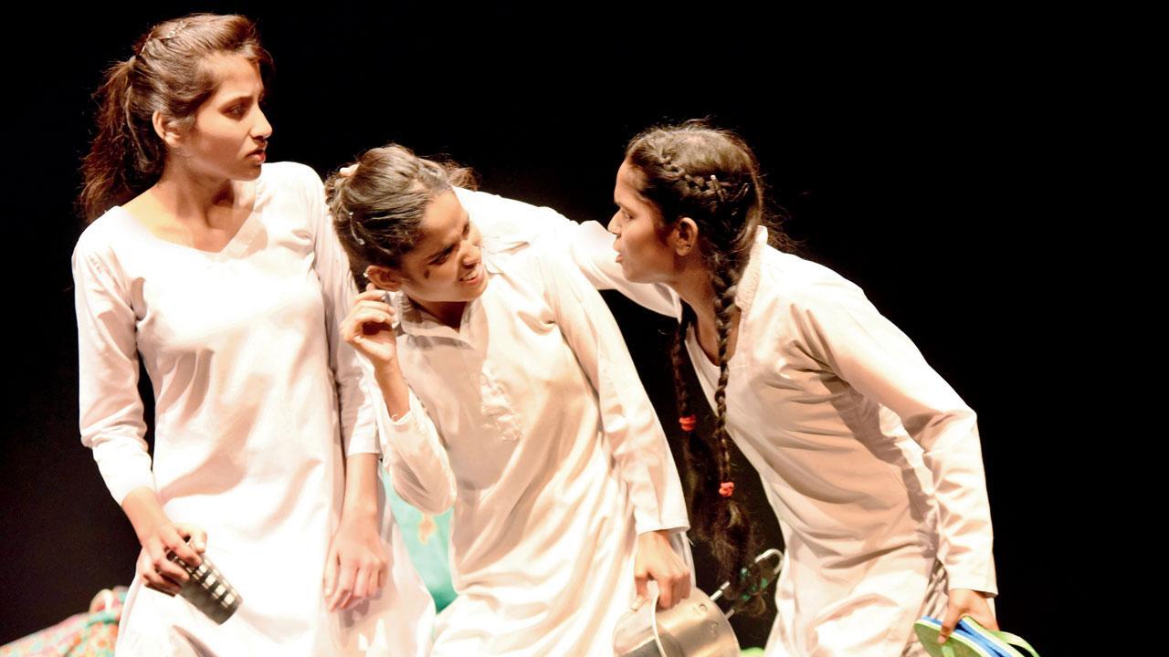 This play delves into the lives of people living in Delhi's Hazrat Nizamuddin Basti
