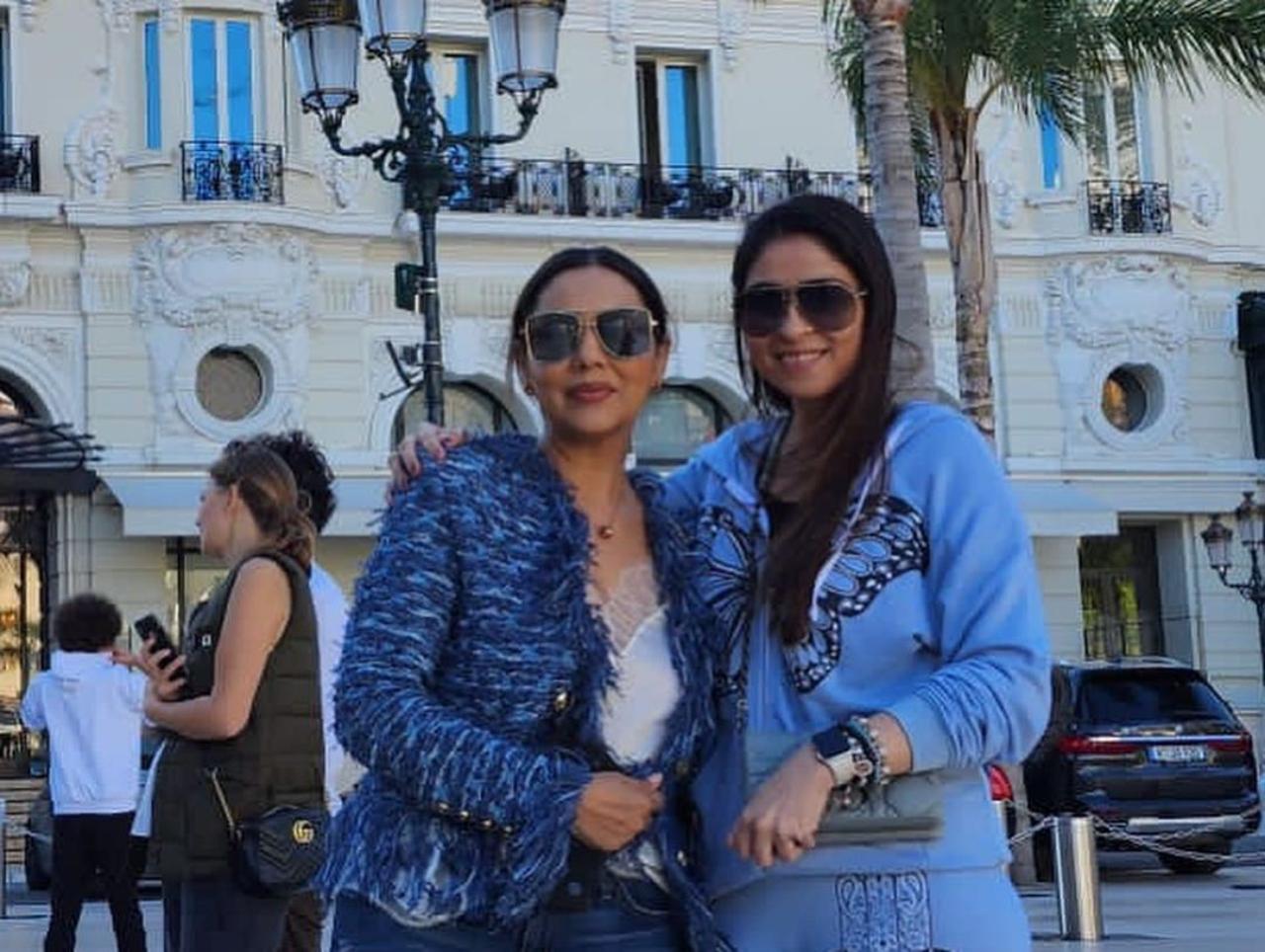 Bhavana poses with best friend, Gauri Khan who also attended the wedding