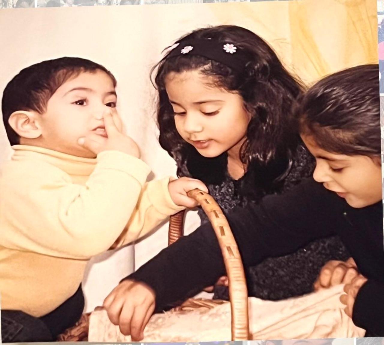 Janhvi Kapoor is Boney Kapoor's elder daughter with late Sridevi. In this picture, a young Janhvi is seen in a candid moment with Amitabh Bachchan's grandkids Agastya Nanda and Navya Nanda