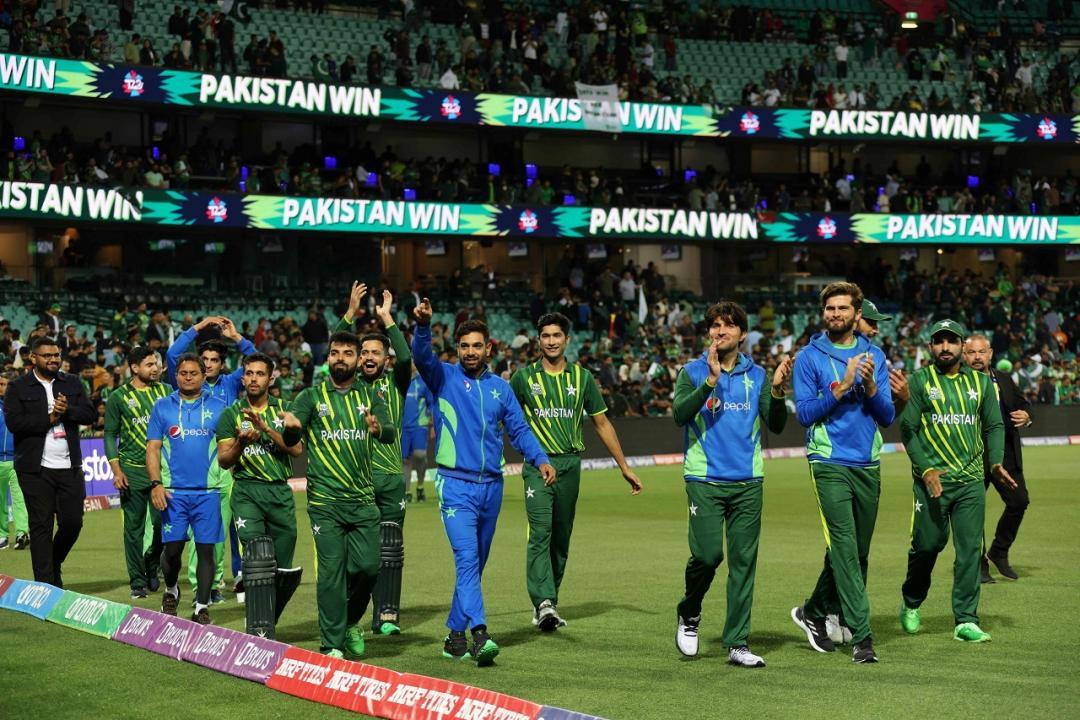 Pakistan enter T20 World Cup final with 7 wicket win over New Zealand