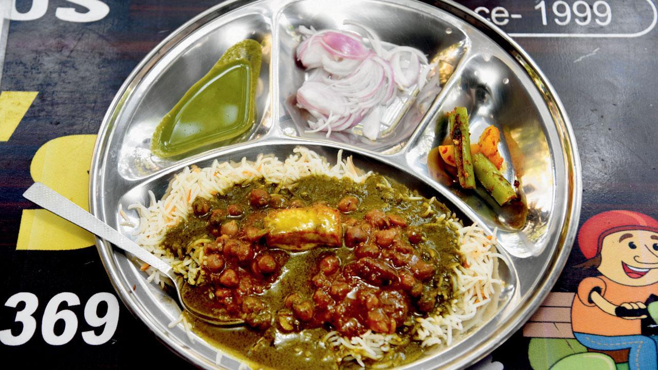 Delhi's famed Nagpal's chhole eatery opens up in Mumbai