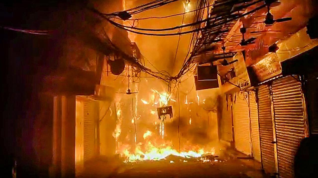 Delhi: Massive fire at Chandni Chowk wholesale market, blaze continues to rage
