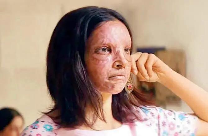 Next up in Deepika Padukone's kitty is Chhapaak, a Meghna Gulzar-directorial. While the film hasn't released yet, looking at the posters and the trailer of the film, we're sure this too will be one of Deepika's most memorable performances. The actress has portrayed the role of acid attack survivor Laxmi Agarwal in the film, and the film hits theatres on January 10, 2020.