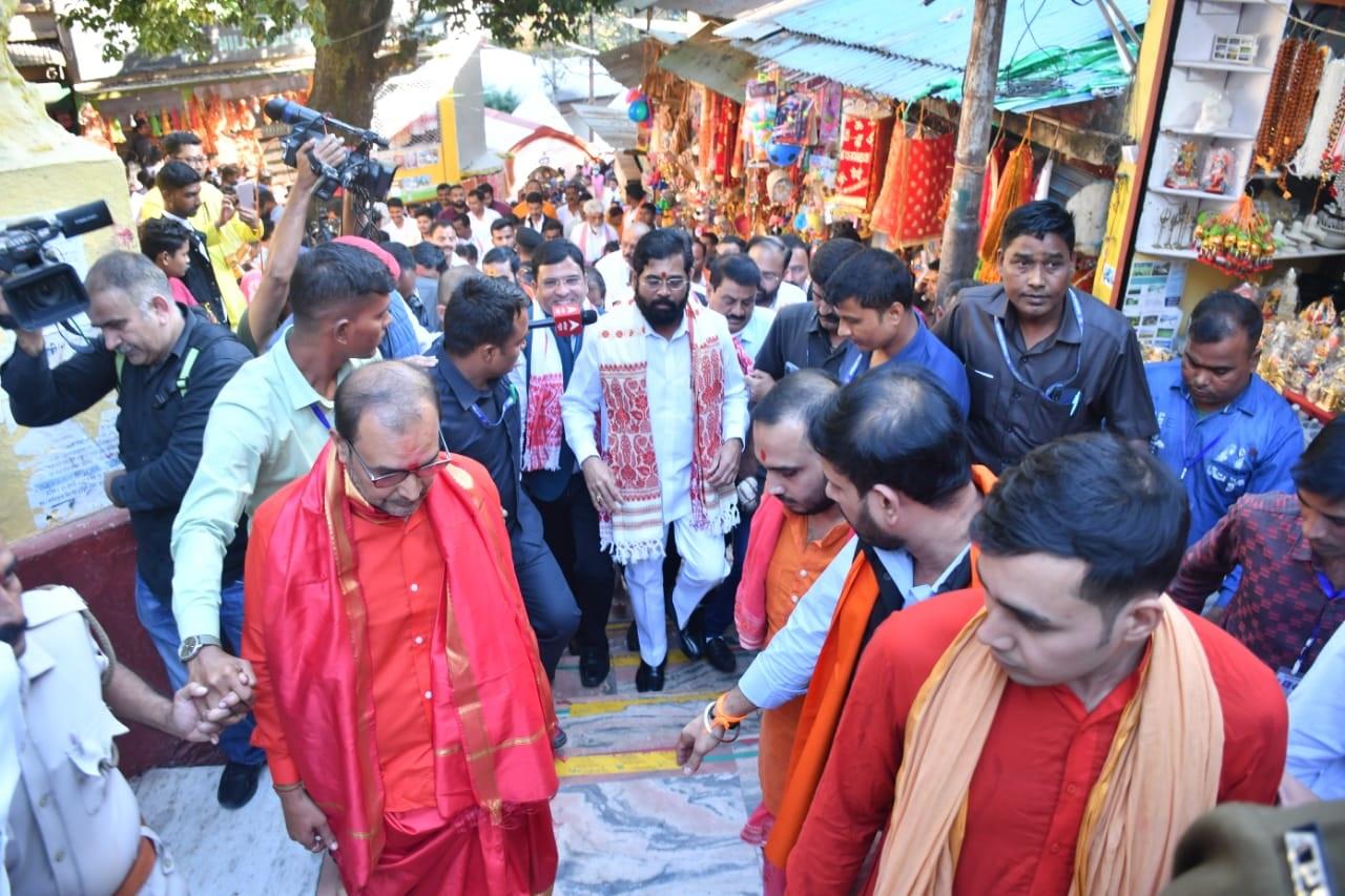 They drove to the Kamakhya temple situated atop Nilachal hill in the city and performed puja (Pic/Eknath Shinde's team)