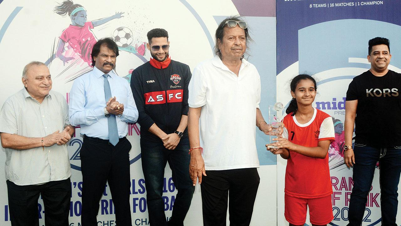 Dronacharya Lifetime Achievement award-winning football coach Bimal Ghosh presenting AVM Juhu’s Radhika Vyas the Best Forward trophy