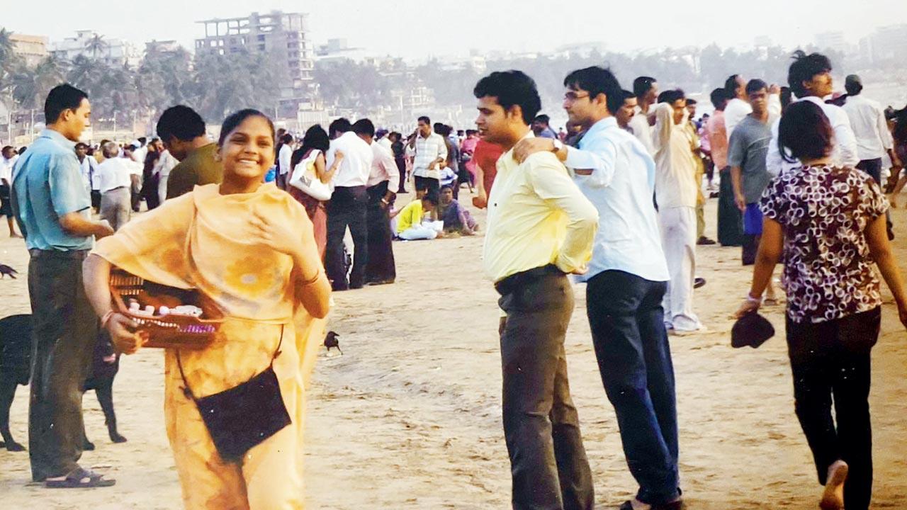 Bhende would apply mehendi to foreigners on Juhu beach when she was a teenager. They often taught her English in return