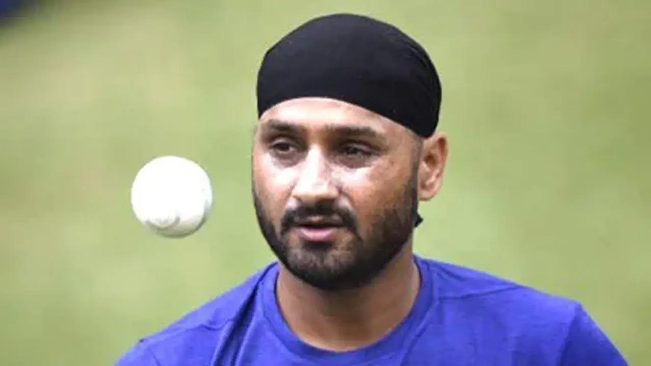 Someone like Nehra more suited to T20 coaching job than Dravid: Harbhajan