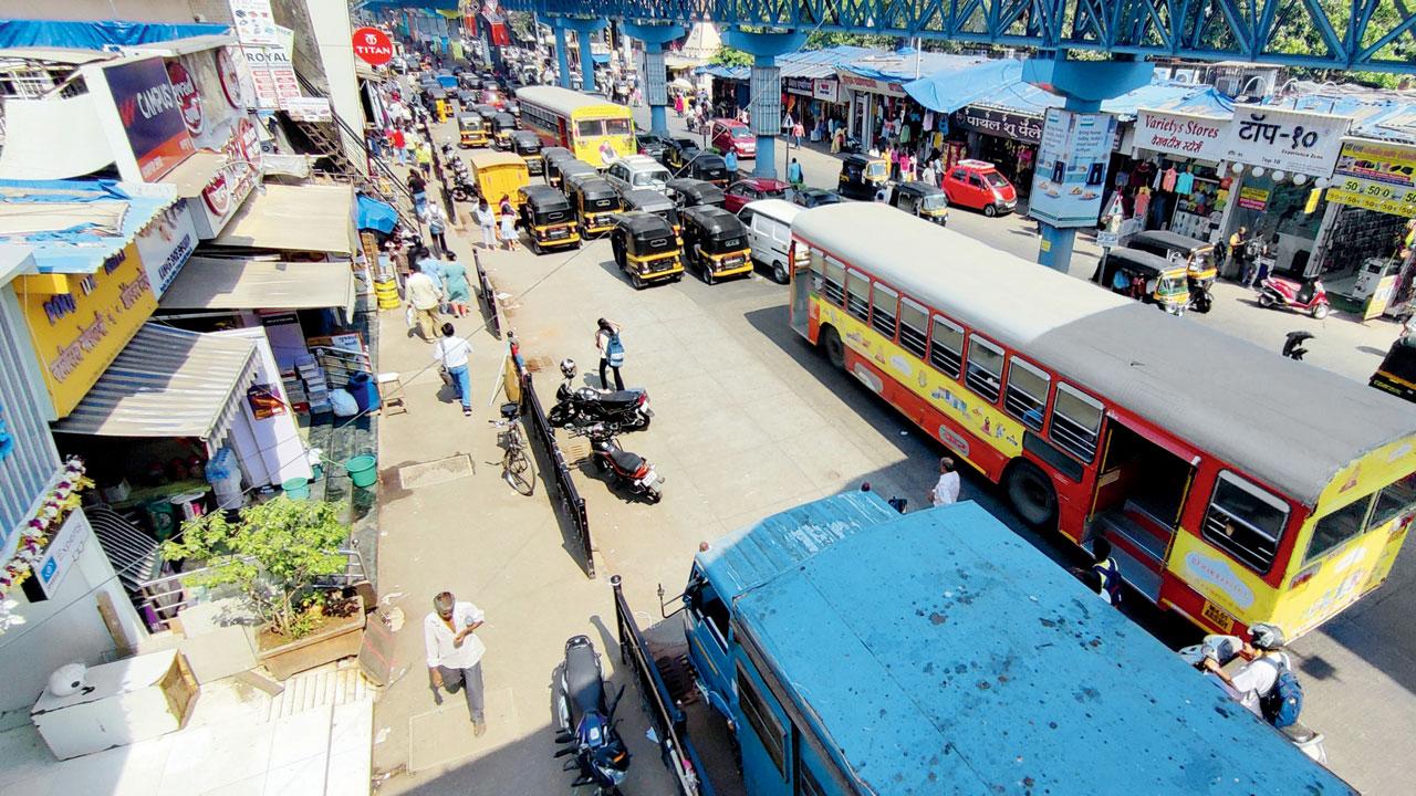 A BMC van (blue) parked on SV near Anupam Store outside Borivli station around 10 am on Wednesday. The van is generally stationed there from 9.30 am to 2 pm every day. During this time, the road remains clear of hawkers