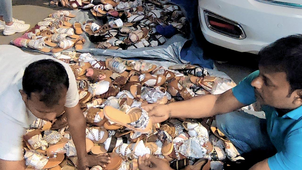 Hawkers spread footwear on Hill Road. Pic/Sameer Markande