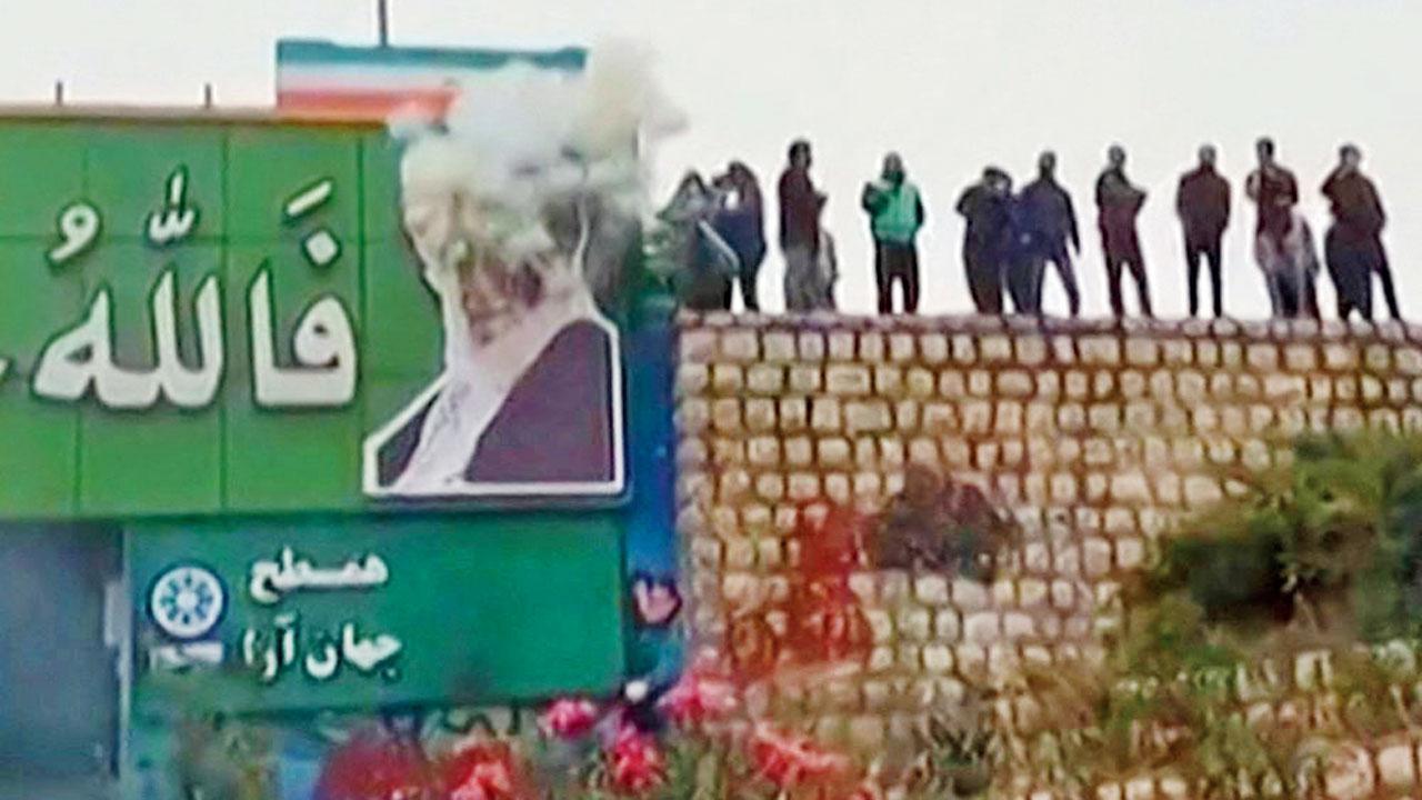 10 killed in anti-hijab protests in Iran