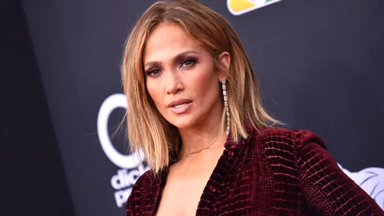 Jennifer Lopez's social media accounts go dark, all Instagram posts erased