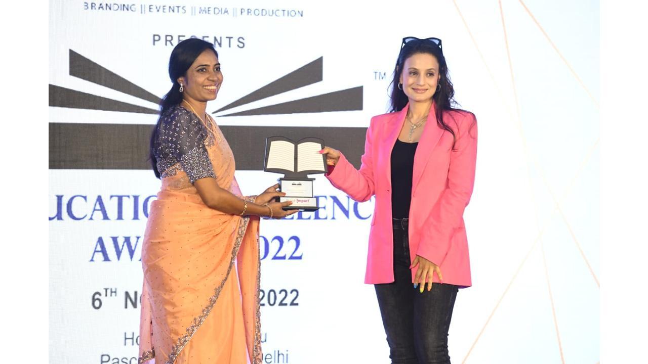 Mrs. Jyothi Penumatsa awarded the Brands Impact Education Excellence Award 2022 by Actress Ameesha Patel