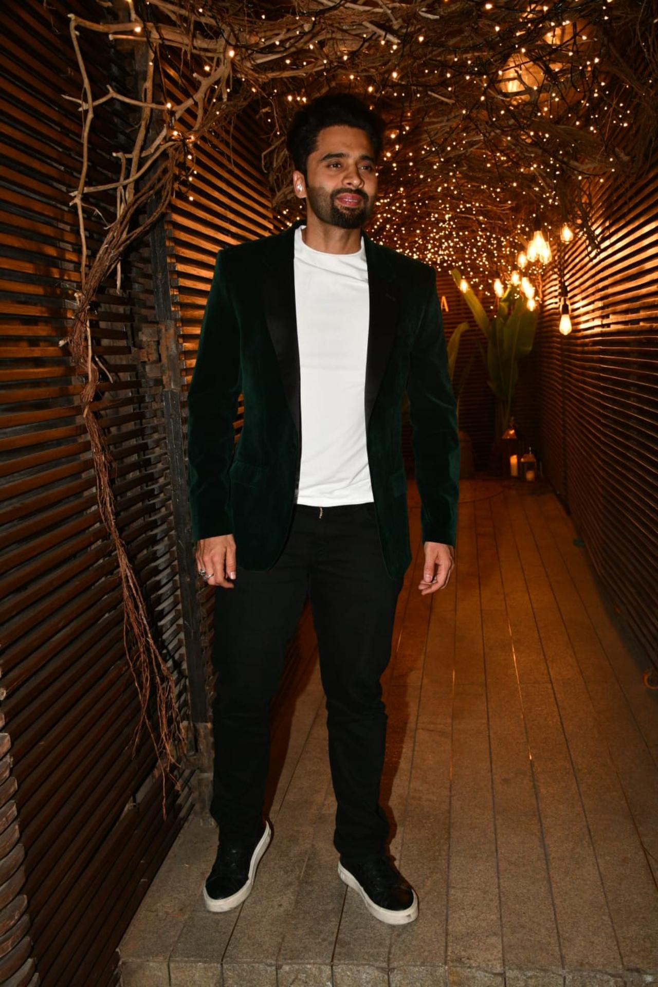 Jackky Bhagnani who is enjoying a successful run of films backed by his production was seen posing in a black and white suit for the bash. Bhagnani, who is usually spotted with actress girlfriend Rakul Preet Singh at parties, was seen arriving solo. Rakul is currently shooting in the Northern part of India with Arjun Kapoor for her upcoming film