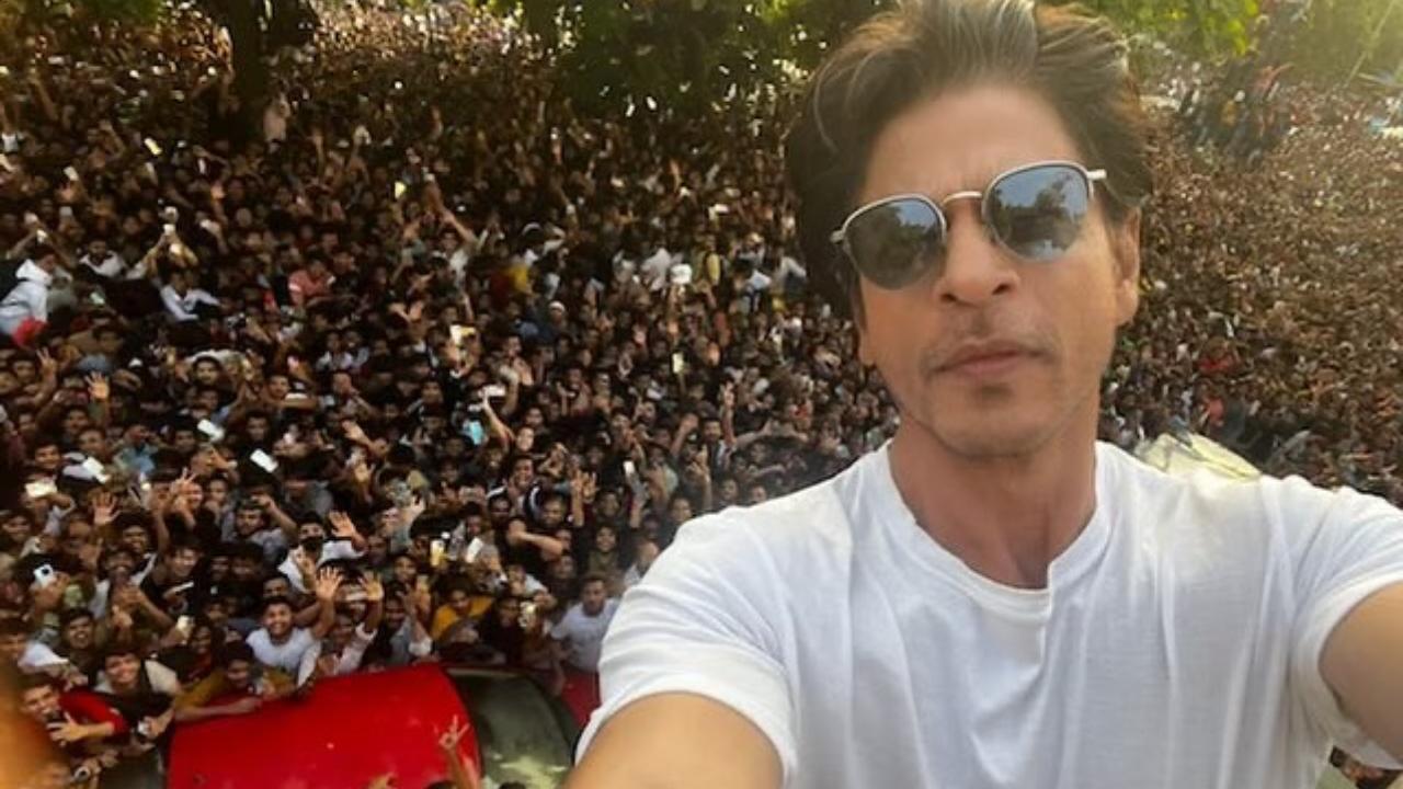 Here's how Shah Rukh Khan replied when fan asked him about what AbRam thinks of his stardom
