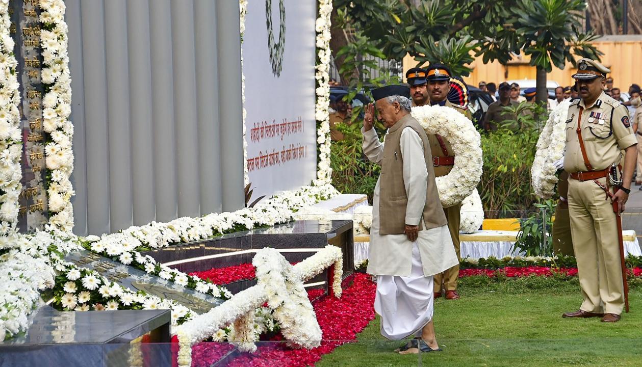 Mumbai: Guv Koshyari, CM Shinde, Dy CM Fadnavis pay tributes to martyrs of 26/11 terror attacks