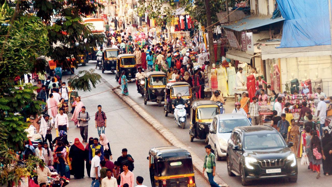 Mumbai: Hawk-and-scoot gang takes over Ghatkopar, too