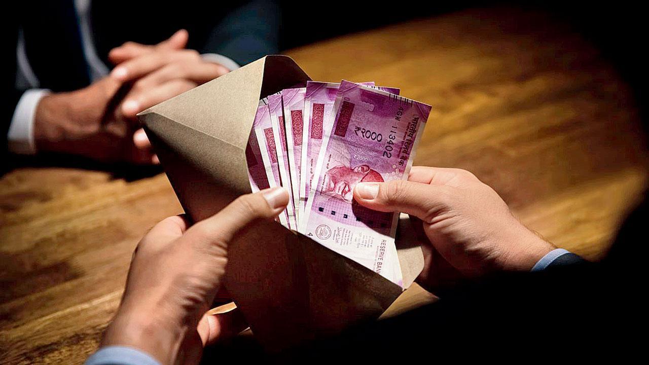 Mumbai Crime: 2 owners of firm dupe 29 investors of Rs 93 lakh