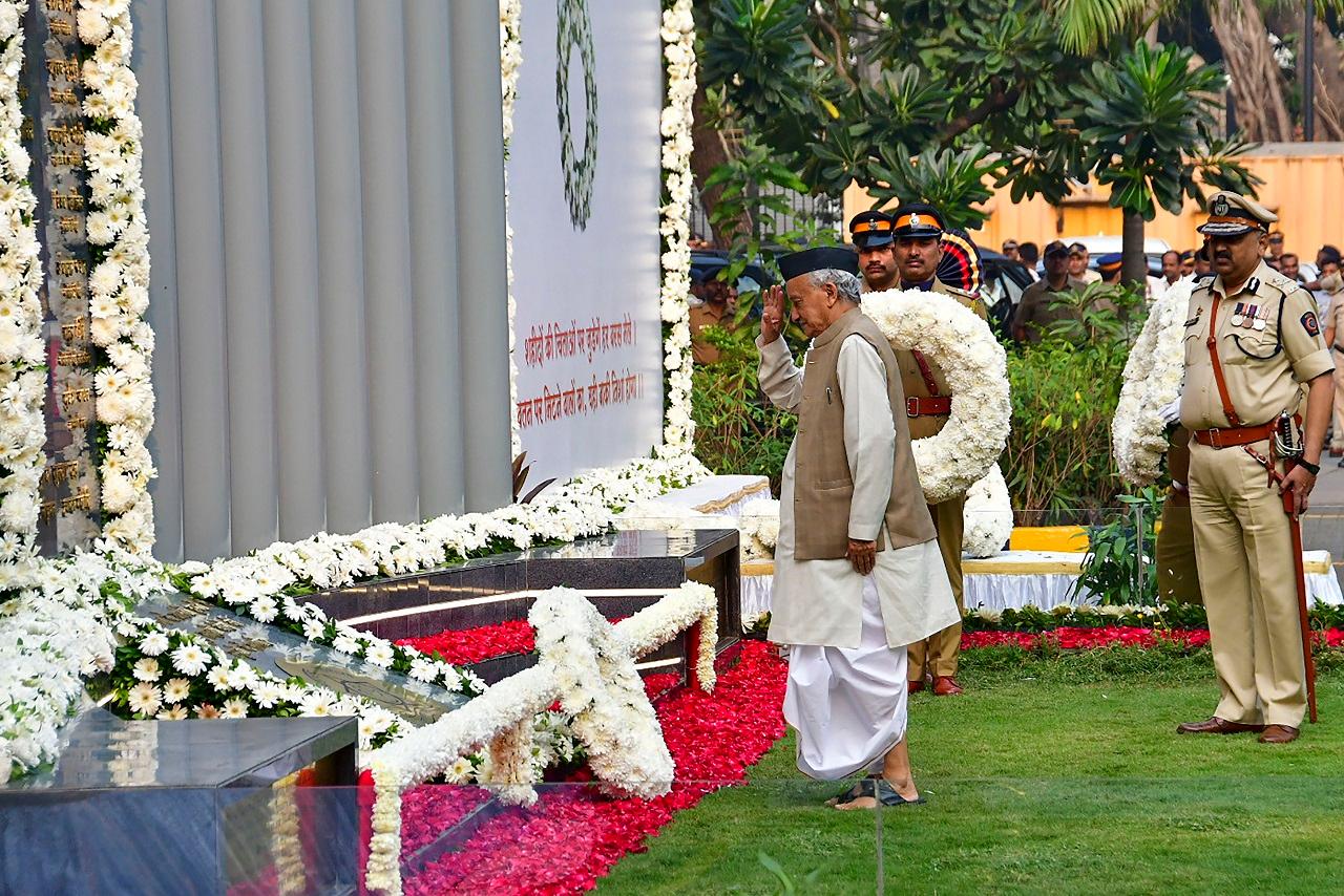 Family members of the policemen, who lost their lives during the November 2008 attacks, also paid tributes to the martyrs (Pic/PTI)