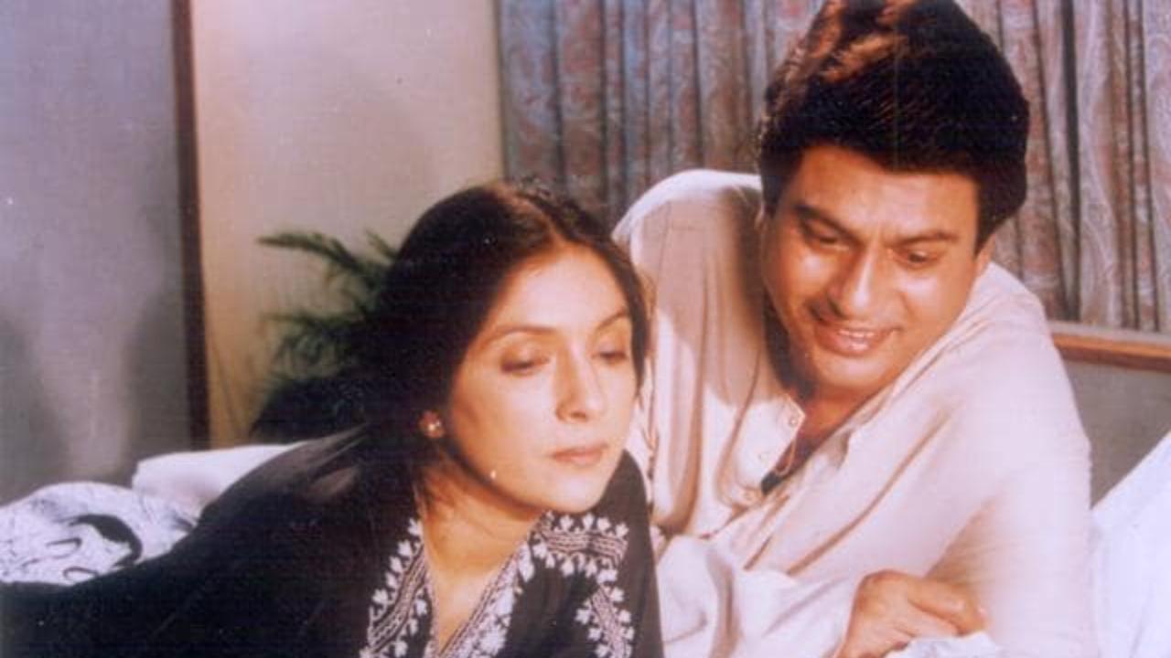Neena Gupta in Saans: Neena Gupta wrote, directed and acted in this TV show. Also starring the brilliant Kanwaljit Singh, the show focused on the accidental love triangle between the characters. Neena Gupta, who played Priya in the show, won the award for Best Director at the Kalakar Awards in 1998.