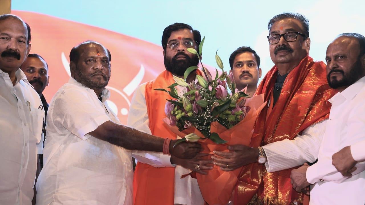Mumbai: Sena leader and MP Gajanan Kirtikar joins Eknath Shinde's camp
