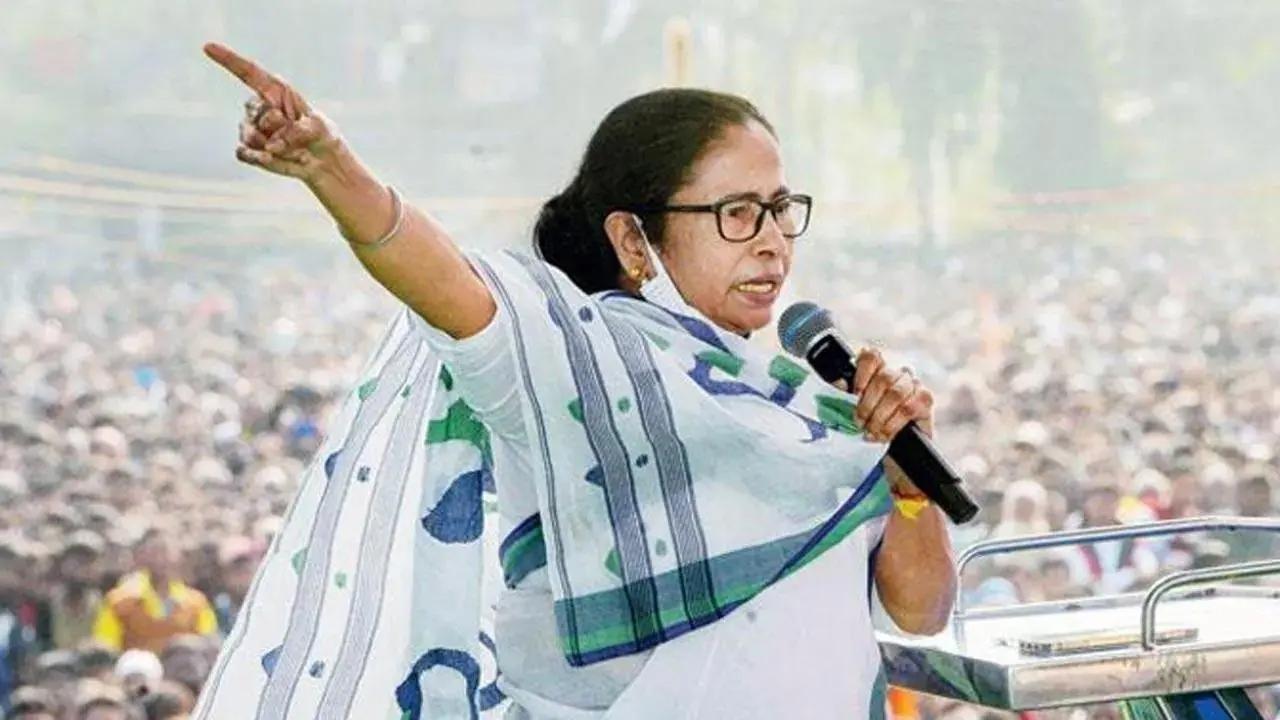 Mamata condemns Akhil Giri's remarks, apologises to Prez on behalf of TMC