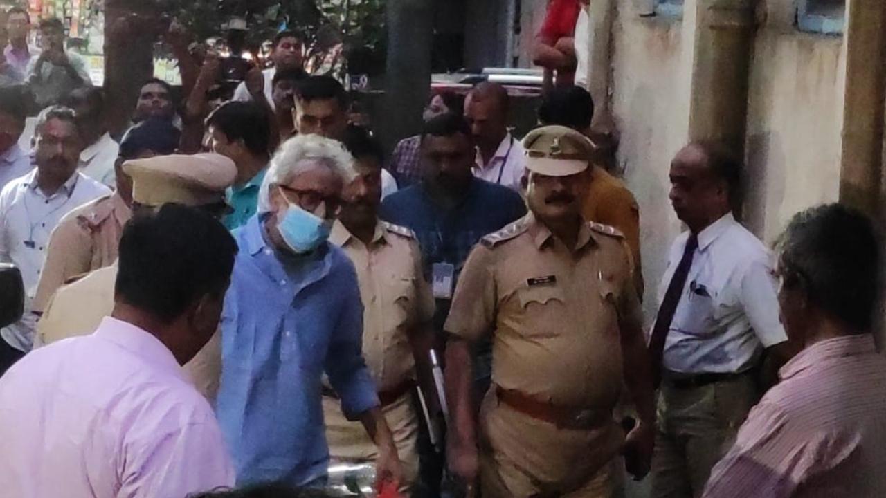 Gautam Navlakha released from Taloja jail, taken to community hall for house arrest