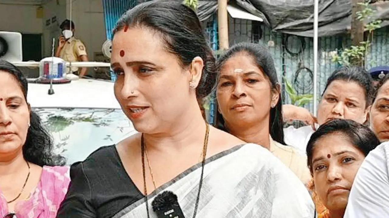 Maharashtra Bjp Leader Chitra Wagh Two Mlas Acquitted In 2021 Mantralaya Protest Case