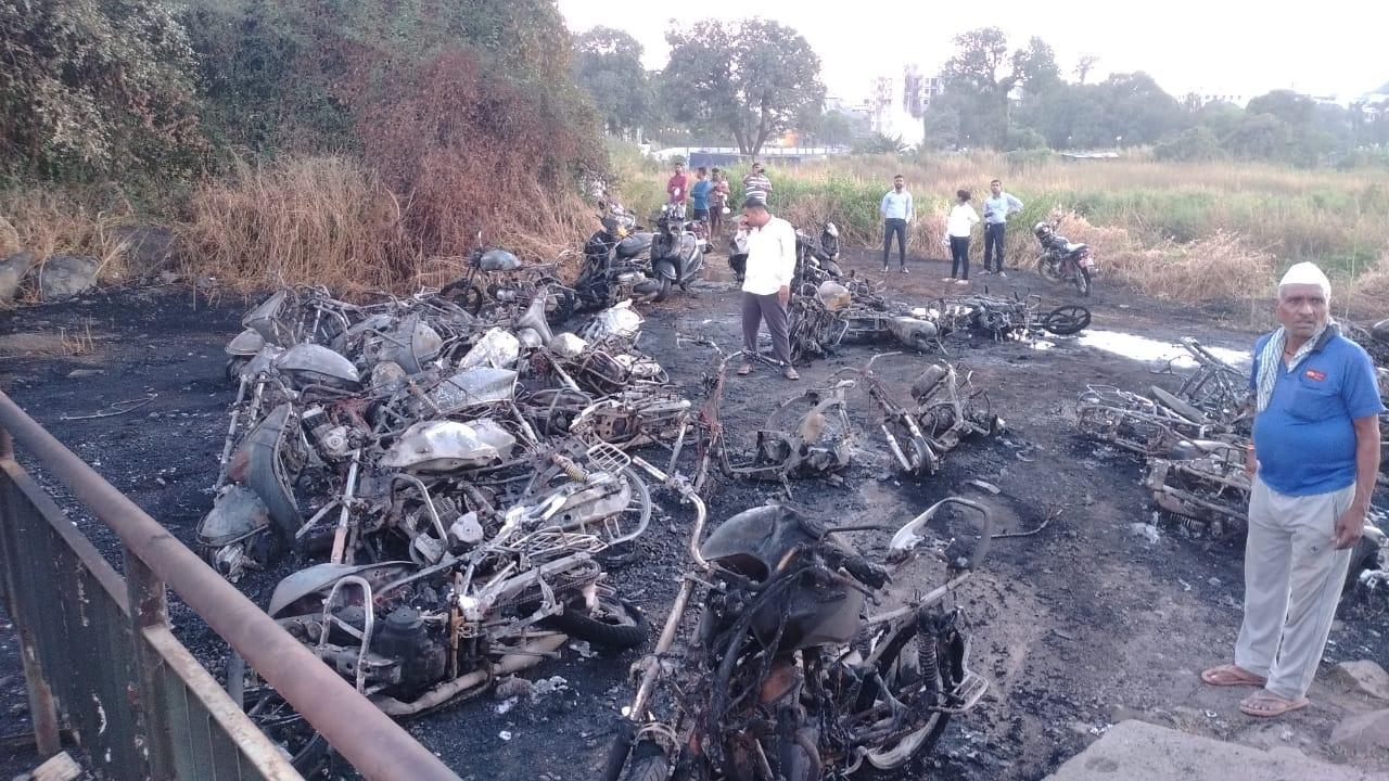 Navi Mumbai: Over 30 two-wheelers gutted in fire near Mansarovar railway station