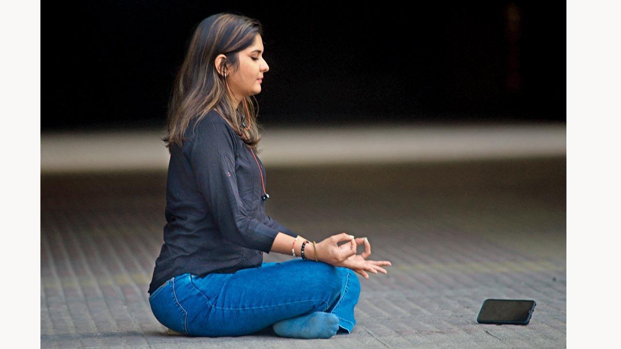 Reviewing the newest guided meditation app by Mumbai's oldest yoga institute