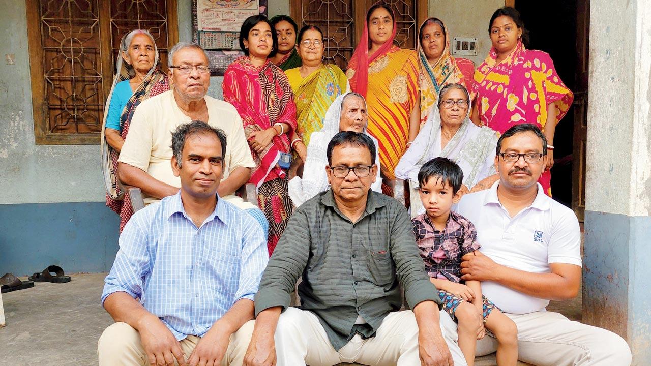 P Sainath met Bhabani Mahato at her home in Purulia in March this year. Seen here are 13 members of her family. The rest were at work and school 