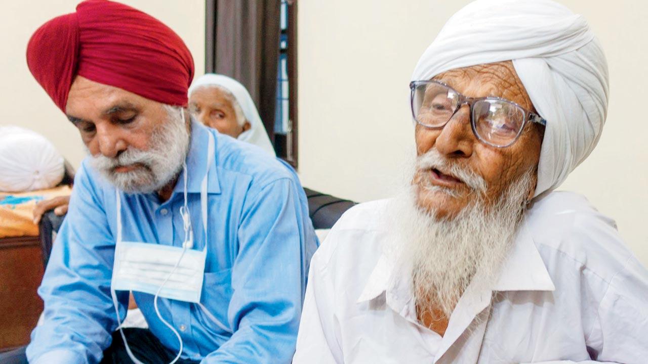 Bhagat Singh Jhuggian at his home in Ramgarh village, Hoshiarpur, Punjab, in 2021 at age 93. He passed away in March this year. Sainath discovered that Jhuggian was a courier for the revolutionaries, ran a printing press and supplied food to underground freedom fighters 