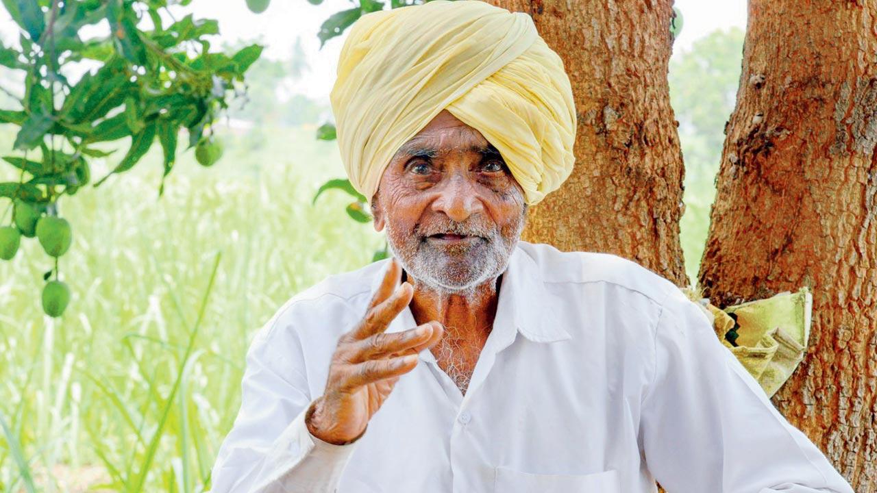 Late Ganpati Bal Yadav, 97, spoke to Sainath about his adventures with the Toofan Sena, an armed wing of the provisional government of Satara that declared independence from British rule. He died at 100