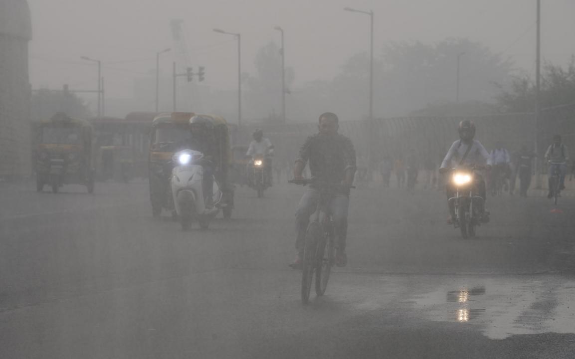 Delhi's air quality in 'very poor' category, min temp settles at 17.5 deg C