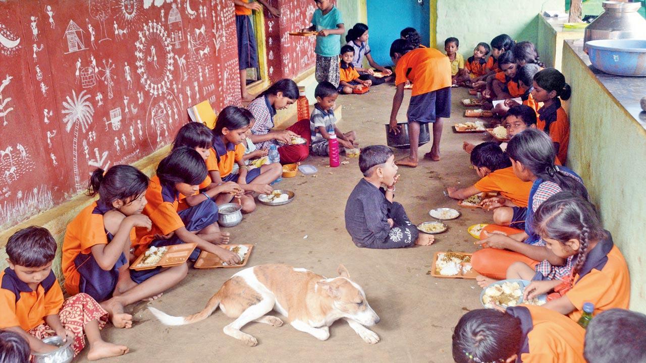 Mumbai: ‘Paltry wages undermining midday meal scheme’