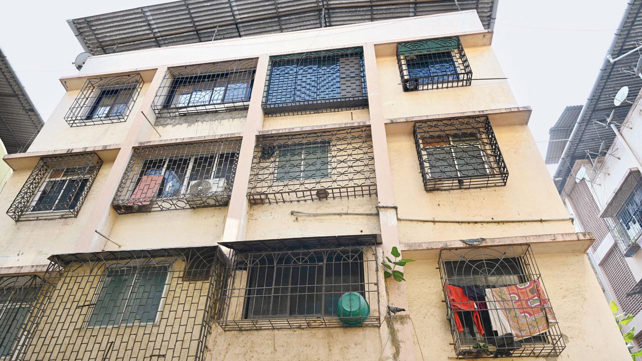 Aftab Poonawala had visited the housing society in Vasai where he grew up around 15 days ago to help his parents move out. Pics/Hanif Patel