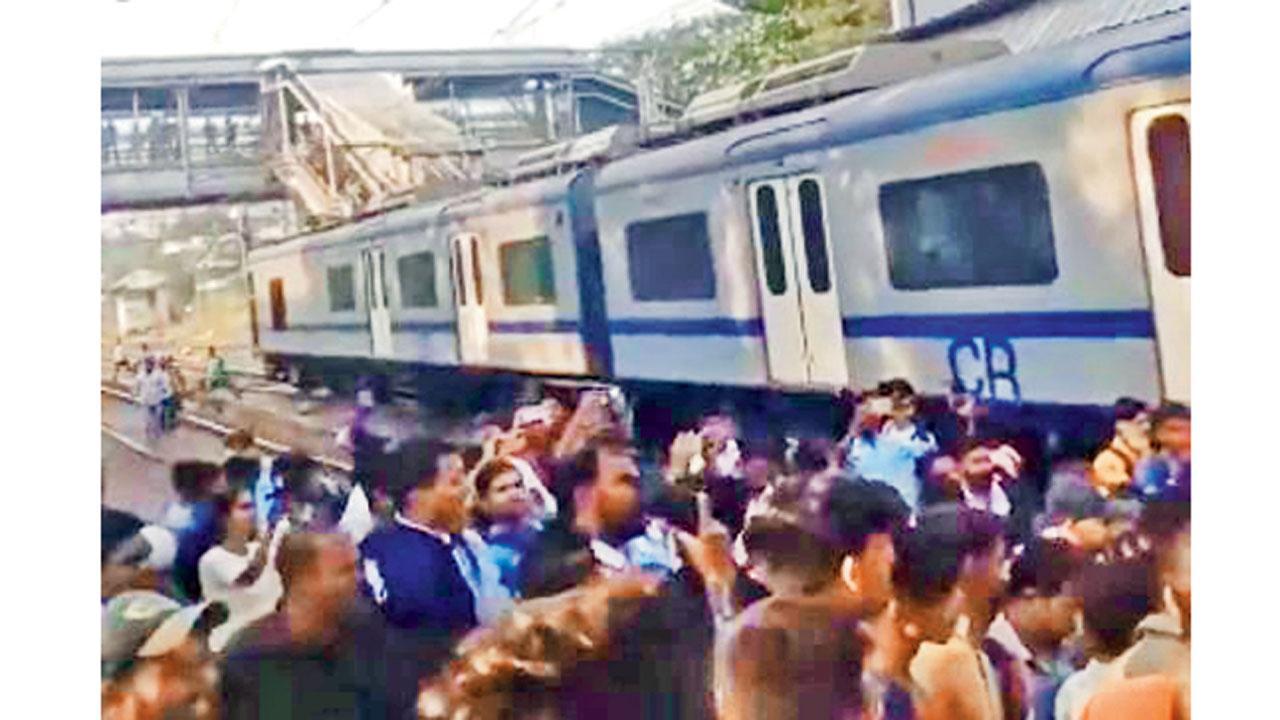 Mumbai: Triggered by tardy train, commuters take to tracks at Titwala station
