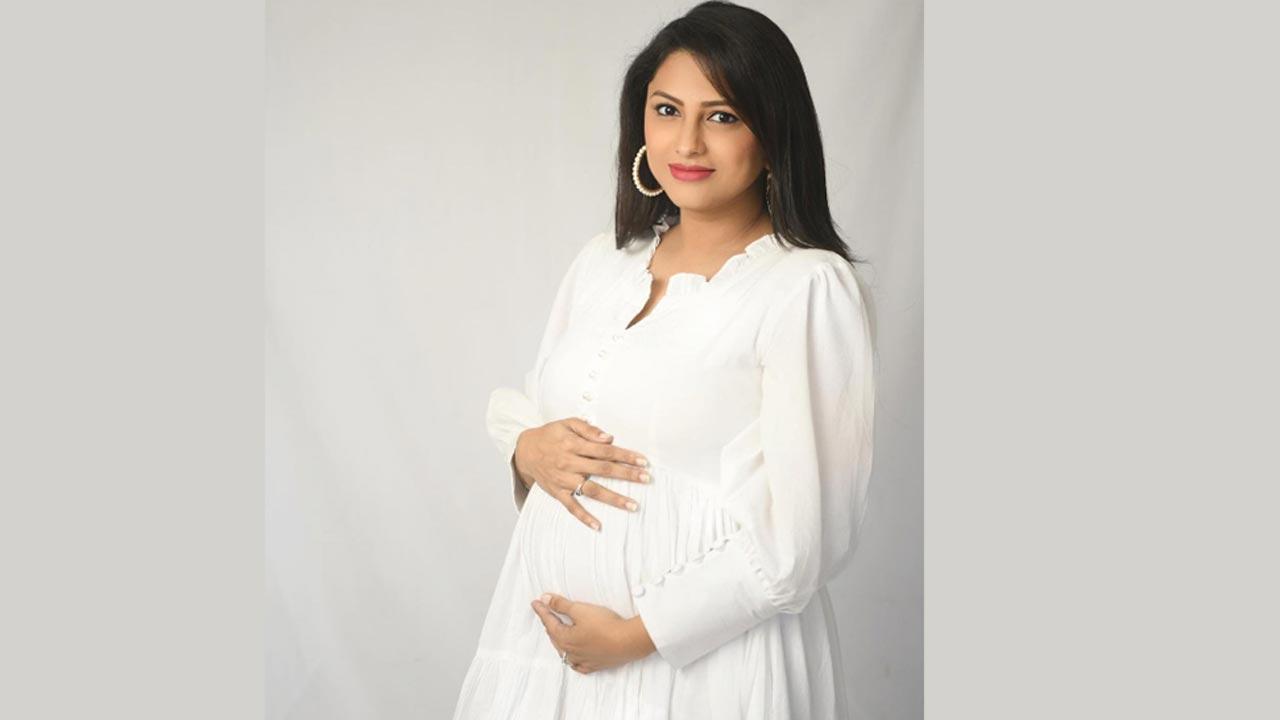 'Saath Nibhana Saathiya' fame Rucha Hasabnis blessed with a baby boy