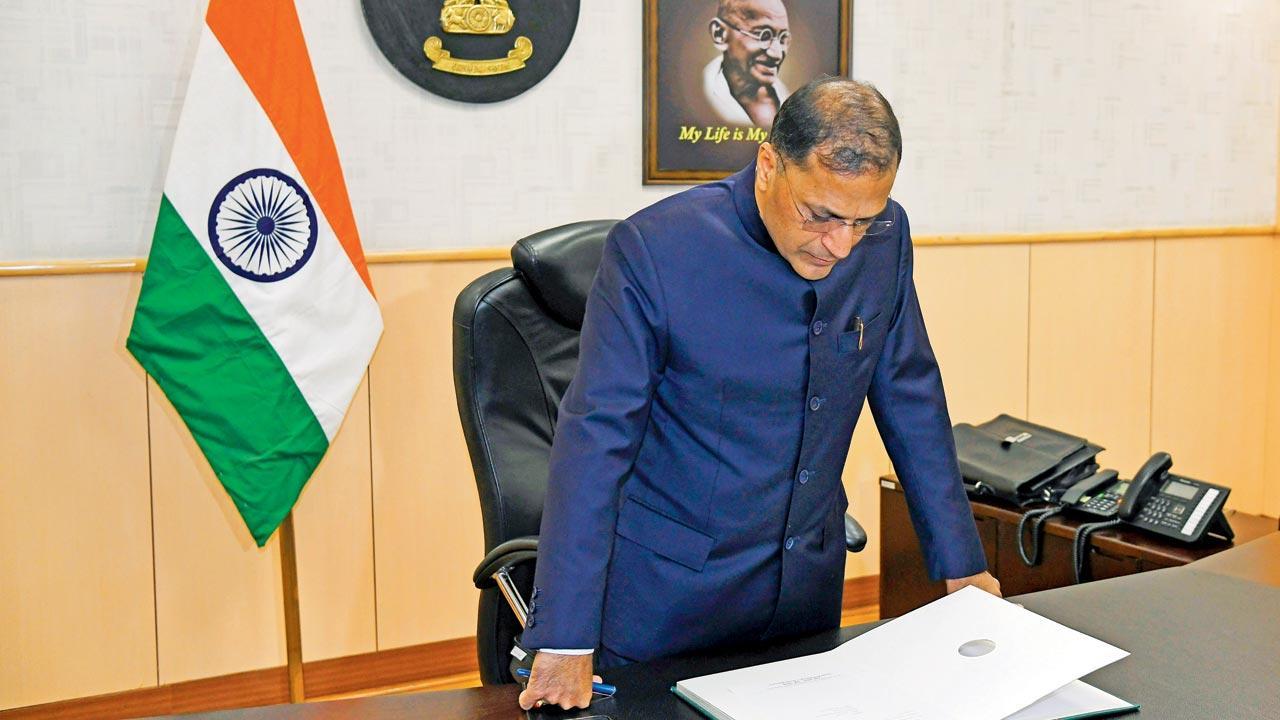 SC to govt: Submit files on appointment of poll chief