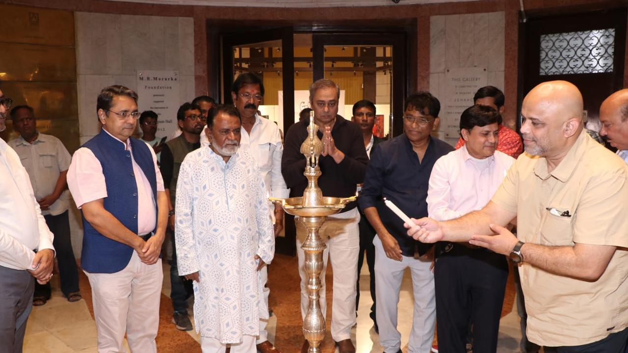 Actor Sachin Khedekar and Krishna Prakash Special IG inaugurate painting
