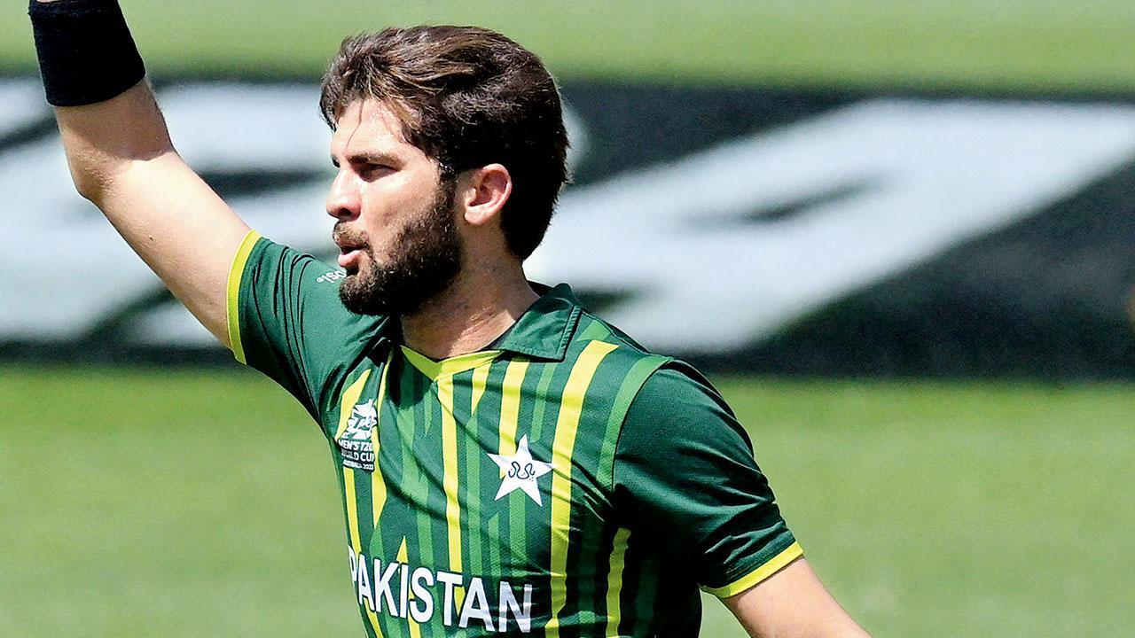 Shaheen Afridi shines as Pakistan end up qualifying!