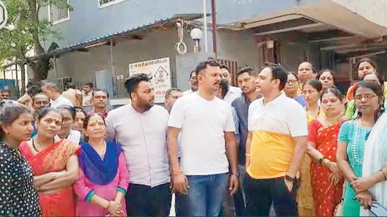 Maharashtra: Thackeray and Shinde camps accuse each other of assaulting and molesting their women workers