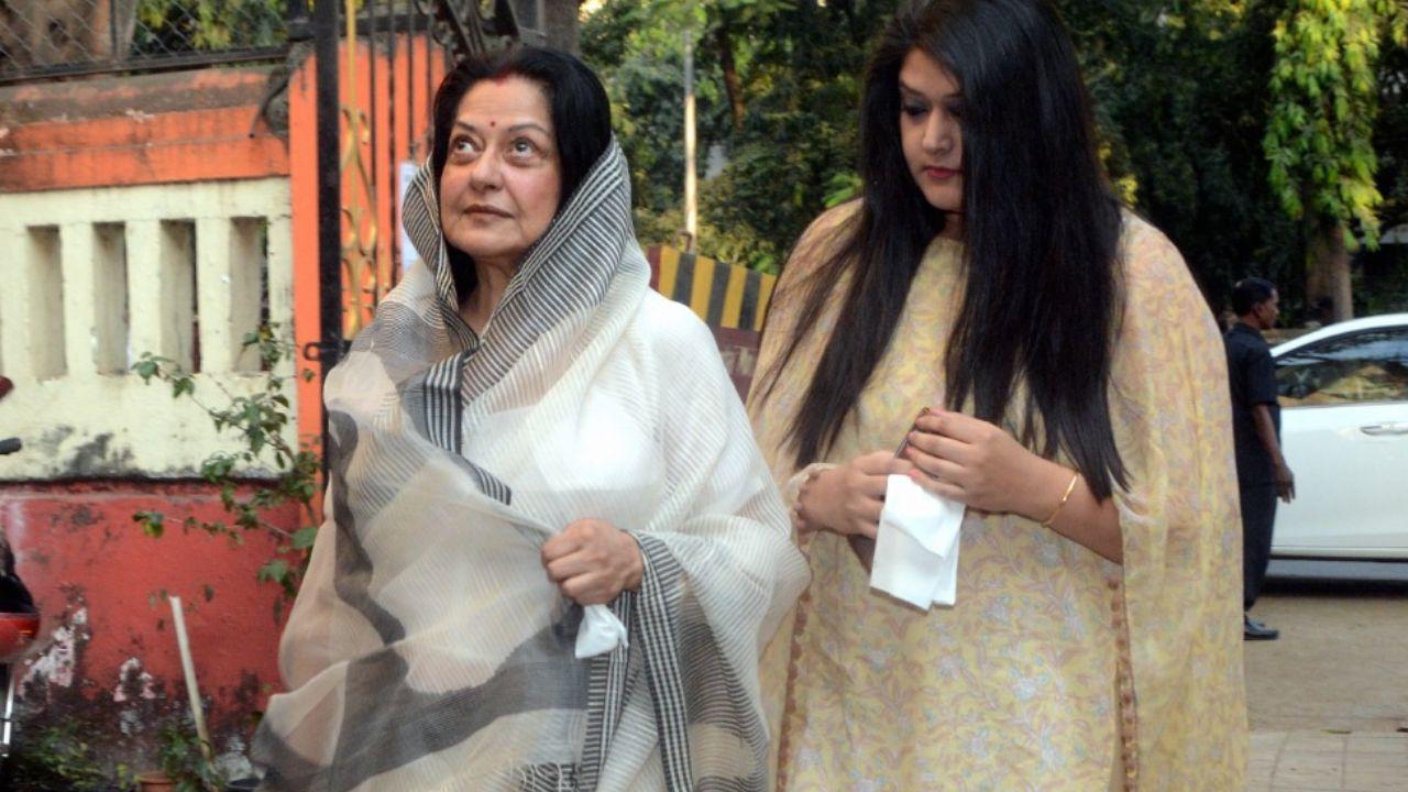 Yesteryear actress Moushumi Chatterjee had come with her daughter Megha. 