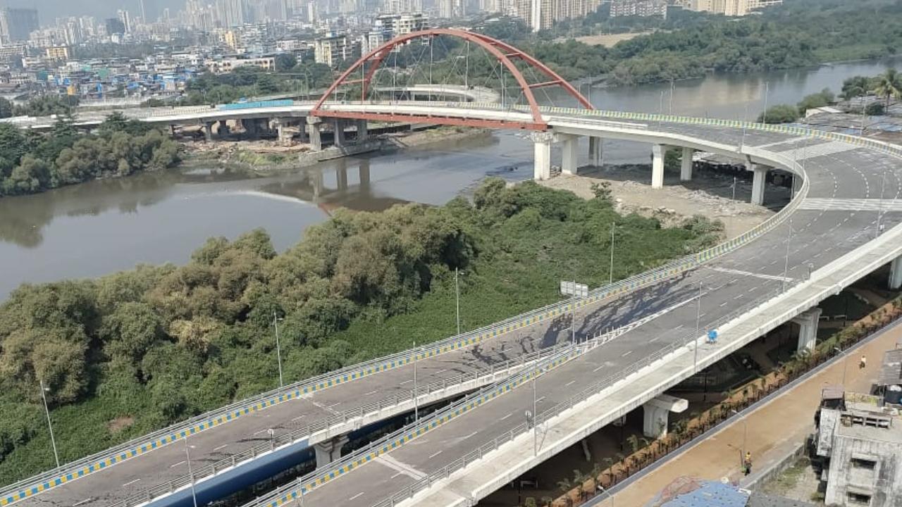 The first bridge on the Kalwa creek was built in 1863 and was shut for traffic movement in 2016. The second bridge there was constructed in 1995-96.