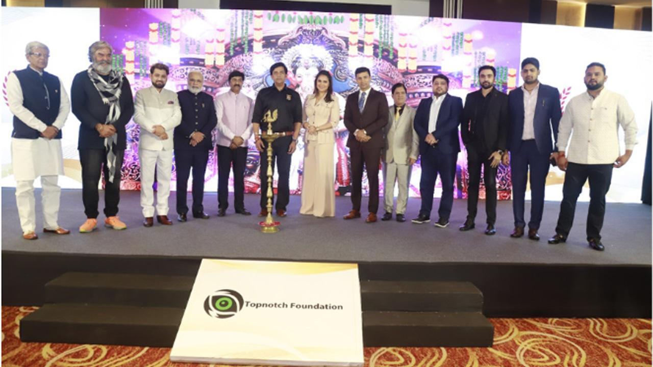 Topnotch Foundation felicitated Winners of Iconic Business/Education/ Healthcare Summit & Awards 2022